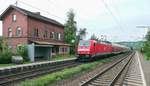 146 240 fuhr am 12.8.09 mit einem RE nach Würzburg in Himmelstadt durch. 