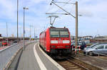 146 102-9 von DB Regio Nord als RE 4427 (RE1) nach Hannover Hbf wird in Norddeich Mole bereitgestellt.