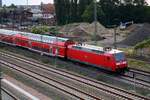146 022 der Elbe-Saale-Bahn (DB Regio Südost) als RE 16330 (RE30) von Naumburg(Saale)Hbf nach Magdeburg Hbf passiert Halle(Saale)Gbf.