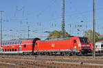 DB Lok 146 231-6 fährt beim Badischen Bahnhof ein.