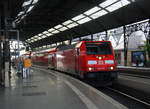 146 265 DB steht mit dem RE1 im Bahnhof Aachen bereit zur Abfahrt nach Hamm-Westfalen. Aufgenommen vom Bahnsteig 2 vom Aachen-Hbf. 
Am Nachmittag vom 9.9.2017.