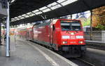 146 274  DB steht mit dem RE1 im Bahnhof Aachen bereit zur Abfahrt nach Hamm-Westfalen. Aufgenommen vom Bahnsteig 2 vom Aachen-Hbf.
Am Nachmittag vom 9.9.2017.