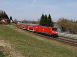 Die 146 243 mit einem RE nach Passau am 06.04.2018 unterwegs bei Pleinting.