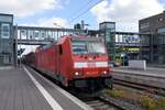 EMDEN, 21.06.2022, 146 221-7 der DB Regio Nord als RE 1 (Niedersachsen) nach Hannover Hbf im Bahnhof Emden Hbf