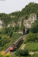 RE 31008 nach Offenburg mit Schublok 146 112-8 am Kirchbergtunnel bei Istein am 14.8.08