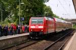 Mitlerweile ist der Sonderzug in Wunstorf angekommen. Am Bahnsteig fuhr gerade 146 104 mit einem RE nach Hannover ein.