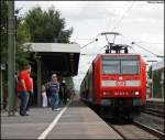 Aus dem Archiv: 146 012 mit einer RE5 nach Emmerich bei der Einfahrt in Leverkusen-Mitte 28.7.2009