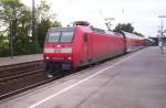 Der RE 5  Rhein-Express  von Emmerich nach Koblenz steht am 05.05.2005 mit 146 015-3 in Dsseldorf-Benrath.
