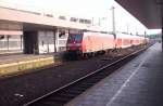 Da war wohl der Steuerwagen kaputt. 146 023-7 sollte der RE 5 von Koblenz bis Wesel eigentlich schieben, daraus wurde wohl nix. Sie zieht ihren RE gerade in Dsseldorf Hbf ein. 16.05.2005