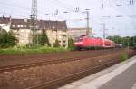 146 022-9 zog am 29.05.2005 den RE1 durch Dsseldorf-Volksgarten und genoss dabei die warme Sonne.
