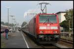 Mit ihrem RE Stuttgart-Wrzburg wartet 146 206 am 30.9.2006 auf die Ausfahrt in Bad Friedrichshall-Jagstfeld. Nebenan stand der Gegenzug mit 146 215.