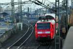 Bf Remagen, Einfahrt des RE5 nach Koblenz, geschoben von der 146 029 - 17.01.2012