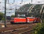 146 024-5 der DB kommt mit RE 1 (NRW-Express) am 07.08.2011 über die Hohenzollernbrücke, und fährt gleich in den Hbf Köln ein.
