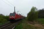 Die 146 132-6 am 28.04.2012 mit einem RE nach Hannover, bei Nortmoor.