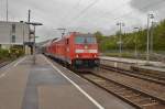 146 221-7 verlsst den Bahnhof Neckarelz mit einer Doppelstockwagen-RB nach Ulm am Samstag den 4.5.2013