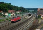 146 245-6 zieht am 07.Juni 2014 die 143 119-6 durch Kronach in Richtung Lichtenfels.