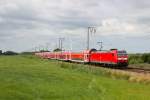 146 128 mit dem RE 4423 (Emden Hbf - Hannover Hbf) zwischen Oldersum und Petkum am 13.07.14