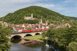 146 243 mit einem Regionalexpress am 15. Mai 2015 in Gemünden.