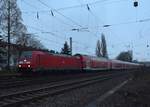 Aus Aachen kommend ist hier die 146 261 bei der Durchfahrt in Rheydt zu sehen.
24.1.2017