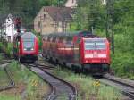 Zugkreuzung zweier IRE-Zge auf der Steige bei Geislingen. Ein Ire fuhr in Richtung Ulm Hbf und der zweite nach Stuttgart Hbf.
Aufgenommen am 09.05.07