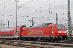 DB Lok 146 114-4 fährt beim Badischen Bahnhof ein.