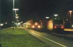 nchtliche Zugbegegnung zweier Regionalexpresse im Bahnhof Neubeckum (KBS 400)