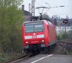 146 028-6 kommt  anders herrum  als RE1 nach Aachen in Mlheim(Ruhr) eingefahren.