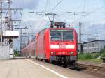 146 031-0 zieht den RE1(10117) in den Essener Hauptbahnhof herrein. Nach kurzem Aufenthalt verlsst der diesen in Richtung Bochum, Dortmund und Hamm(Westf). 07.07.08