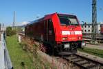 Am 06.10.2014 entspannte sich 146 233-2  Donaueschingen  vor der Waschanlage im BW Freiburg und wartet auf ihren nächsten Einsatz. (Fotostandpunkt ist öffentlich)