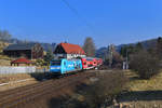 146 013 mit einer S-Bahn am 25.03.2018 bei Rathen.