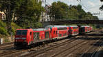 146 236-5 mit dem RE wird gleich in den Bahnhof Offenburg einfahren. Die Lok wirbt für den Schwarzwaldbahn-Erlebnispfad. Aufgenommen am 25. Juli 2018.