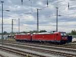 147 012 mit einer Schwester Lokomotive standen mehrere Tage an der gleichen Stelle im Bahnhof von Stralsund. Bild vom 26. September 2020.