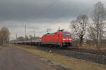 Die 152 150-9 mit einem Schwellenzug am 06.03.2017 in Nassenheide.