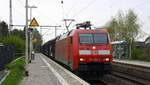 152 158-2 DB kommt mit einem Audi-VW-Skoda-Zug aus Osnabrück nach Kortenberg-Goederen(B) und kommt aus Richtung Mönchengladbach-Hbf,Rheydt-Hbf,Wickrath,Beckrath,Herrath und fährt durch Erkelenz in Richtung Baal,Hückelhoven-Baal,Brachelen,Lindern,Süggerrath,Geilenkirchen,Frelenberg,Zweibrüggen,Übach-Palenberg,Rimburg,Finkenrath,Hofstadt,Herzogenrath, Kohlscheid,Richterich,Laurensberg,Aachen-West. 
Aufgenommen vom Bahnsteig 1 in Erkelenz. 
Bei Wolken am Nachmittag vom 7.4.2017. 