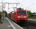 152 097-2 DB  kommt mit einem Auto-Logistikzug aus Braunschweig-Rbf(D) nach Ruisbroek(B) und kommt aus Richtung Mönchengladbach-Hbf,Rheydt-Hbf,Wickrath,Beckrath,Herrath und fährt durch Erkelenz in Richtung Baal,Hückelhoven-Baal,Brachelen,Lindern,Süggerath,Geilenkirchen,Frelenberg,Zweibrüggen,Übach-Palenberg,Rimburg,Finkenrath,Hofstadt,Herzogenrath, Kohlscheid,Richterich,Laurensberg,Aachen-West. 
Aufgenommen vom Bahnsteig 1 in Erkelenz. 
Bei Sommerwetter am Abend vom 31.5.2017.