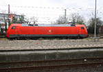 152 033-7 DB  steht abgestellt in Neuss-Hbf.
Aufgenommen vom Bahnsteig in Neuss-Hbf. 
Bei Sonne und Wolken am Kalten Nachmittag vom 6.1.2018