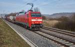 152 125-1 ist am 07.02.2018 mit einen Aufliegerzug bei Würzburg/Süd in Richtung Süden unterwegs.