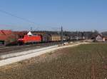 Die 152 003 mit einem Güterzug am 24.02.2018 unterwegs bei Roßtal.