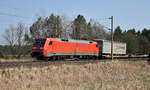 152 123-6 der DB kommend aus dem Hagenower Land mit halbvollen/leeren Sattelzug-Güterwaggons.