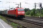 # Duisburg-Entenfang 2  Die 152 167-3 der DB Cargo mit einem Güterzug aus Ratingen-Lintorf durch Duisburg-Entenfang in Richtung Norden.