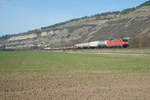 152 111-1 mit einem gemischten Güterzug Richtung Würzburg bei Thüngersheim, 16.03.2017