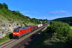 152 114 mit einem Güterzug am 08.05.2018 bei Hagenacker. 