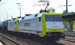 Captrain/Itl mit 152 196-2 [NVR-Number: 91 80 6152 196-2 D-ITL] hat 145 094-9 und Kesselwagenzug (leer) am Haken Richtung Stendell am 07.08.18 Durchfahrt Bf.