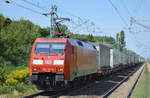 DB Cargo Deutschland AG mit  152 121-0  [NVR-Number: 91 80 6152 121-0 D-DB] und KLV-Zug am 08.08.18 Bf. Berlin-Hohenschönhausen.