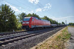 152 030-3 ist mit einen gemischten Güterzug am 25.07.2018 bei Thüngersheim zu sehen.