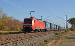 Am 05.10.18 schleppte 152 015 einen KLV-Zug der Spedition LKW-Walther durch Greppin Richtung Dessau.