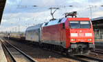 DB Cargo Deutschland AG  mit  152 054-3  [NVR-Number: 91 80 6152 054-3 D-DB] und einem Transportzug für Militärfahrzeuge (leer) am 28.01.19 Bf. Flughafen Berlin-Schönefeld.