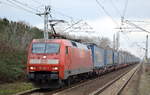 DB Cargo Deutschland AG mit  152 152-5  [NVR-Number: 91 80 6152 152-5 D-DB] mit KLV-ZUg (LKW-Walter Trailer) am 19.02.19 Bf.