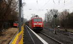 152 015-4 DB kommt durch Kohlscheid aus Richtung Aachen-West mit einem Autoleerzug aus Belgien nach Gelsenkirchen-Bismarck und fährt durch Kohlscheid und fährt in Richtung Herzogenrath.