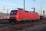 Lokportrait von 152 031-1, als diese am Abend des 14.02.2018 als Lokzug (Basel SBB Rbf - BW Haltinegn) durch den Badischen Bahnhof von Basel in Richtung Deutschland. Zuvor brachte sie einen  LKW Walter -KLV in die Schweiz.